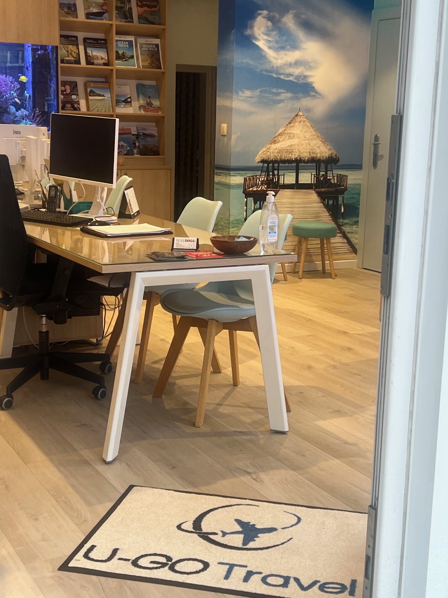 tapis logo UGO Travel, agence de voyage